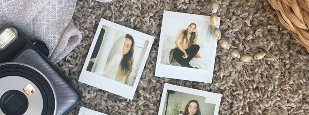 Instax WIDE 300 visar hur bilder i fyrkantigt format kan användas kreativt